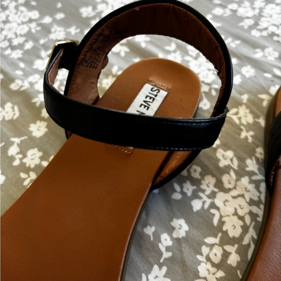Steve Madden Black and Brown Casual Sandals - Picture 4 of 6